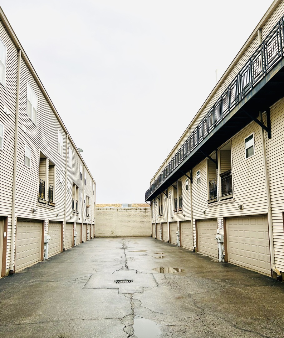 3951 W Ainslie Street Unit: 7