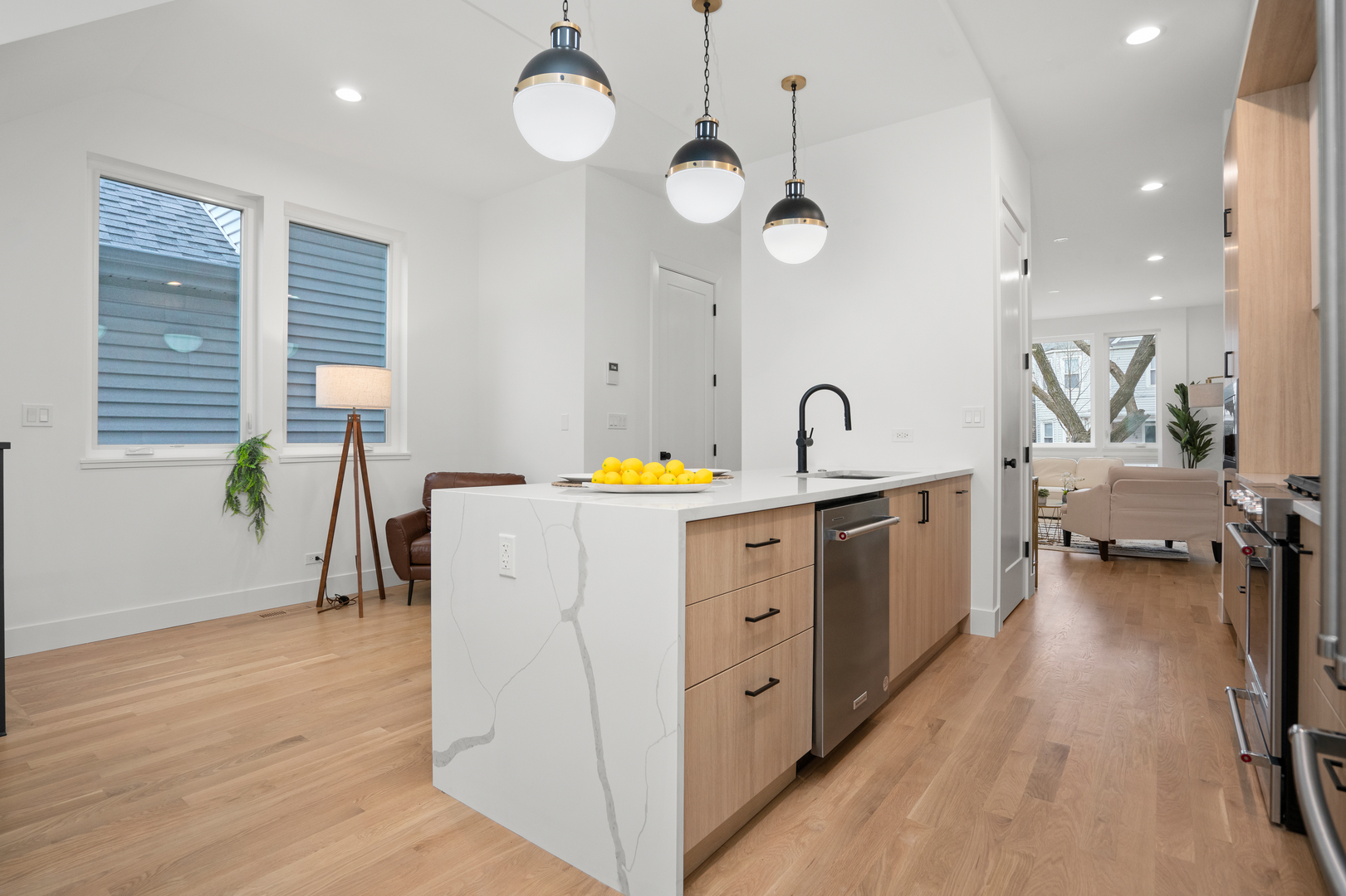 1735 N Albany Avenue Unit: 1