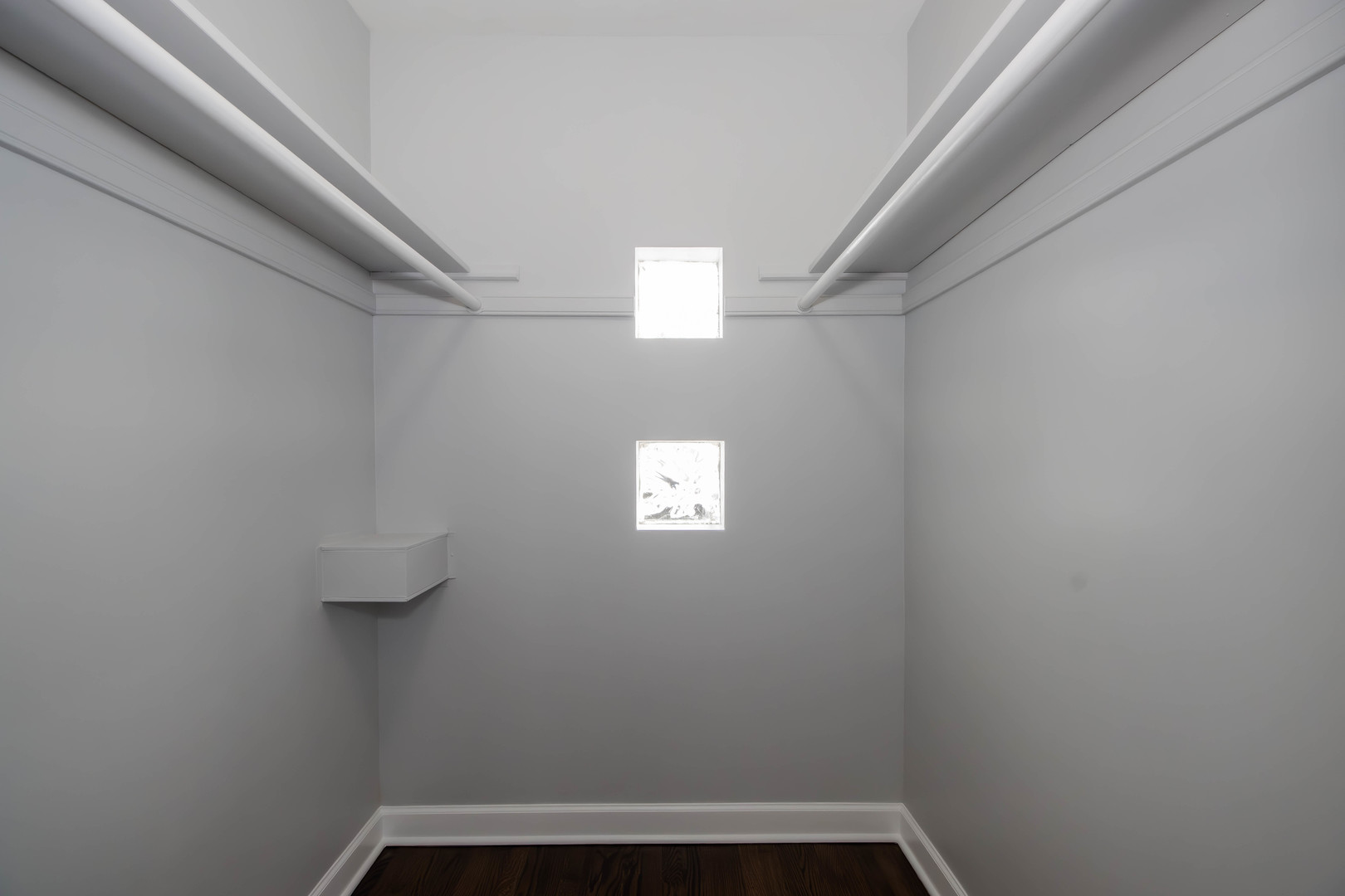 9048 S LUELLA Avenue