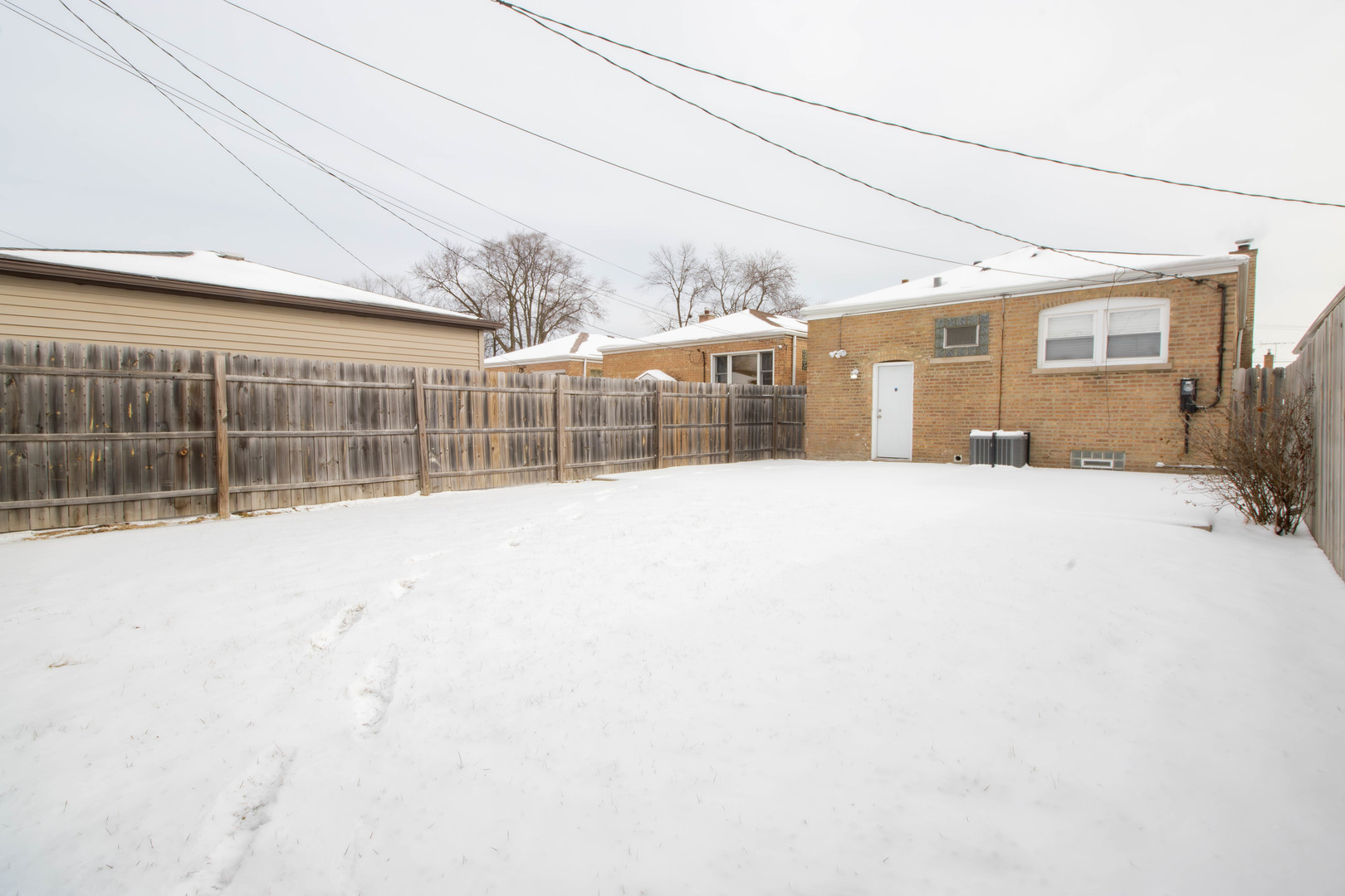 9048 S LUELLA Avenue