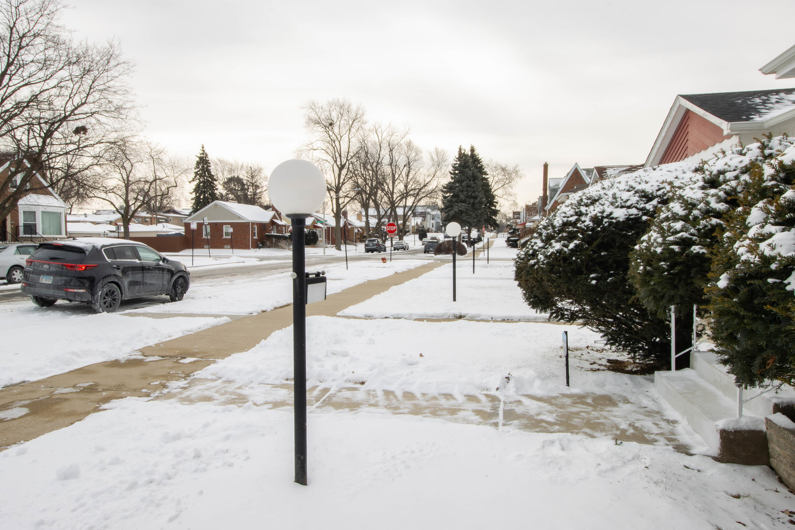 9048 S LUELLA Avenue