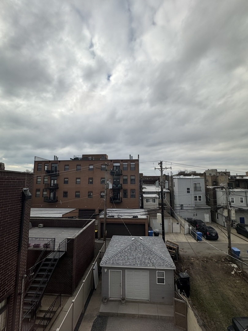 1913 W Cuyler Avenue Unit: 3