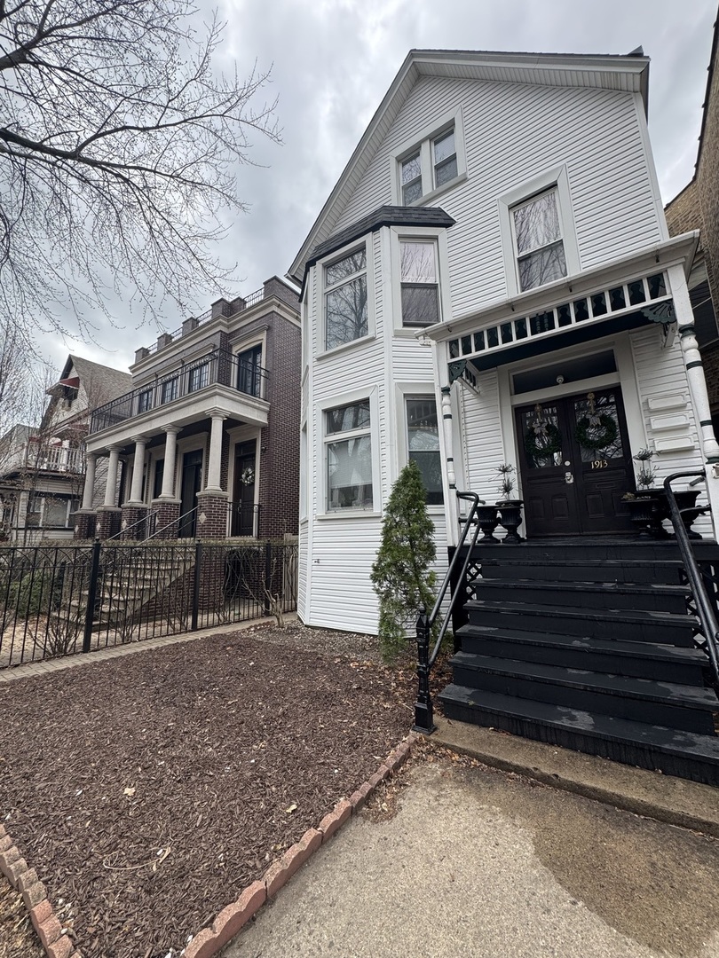 1913 W Cuyler Avenue Unit: 3