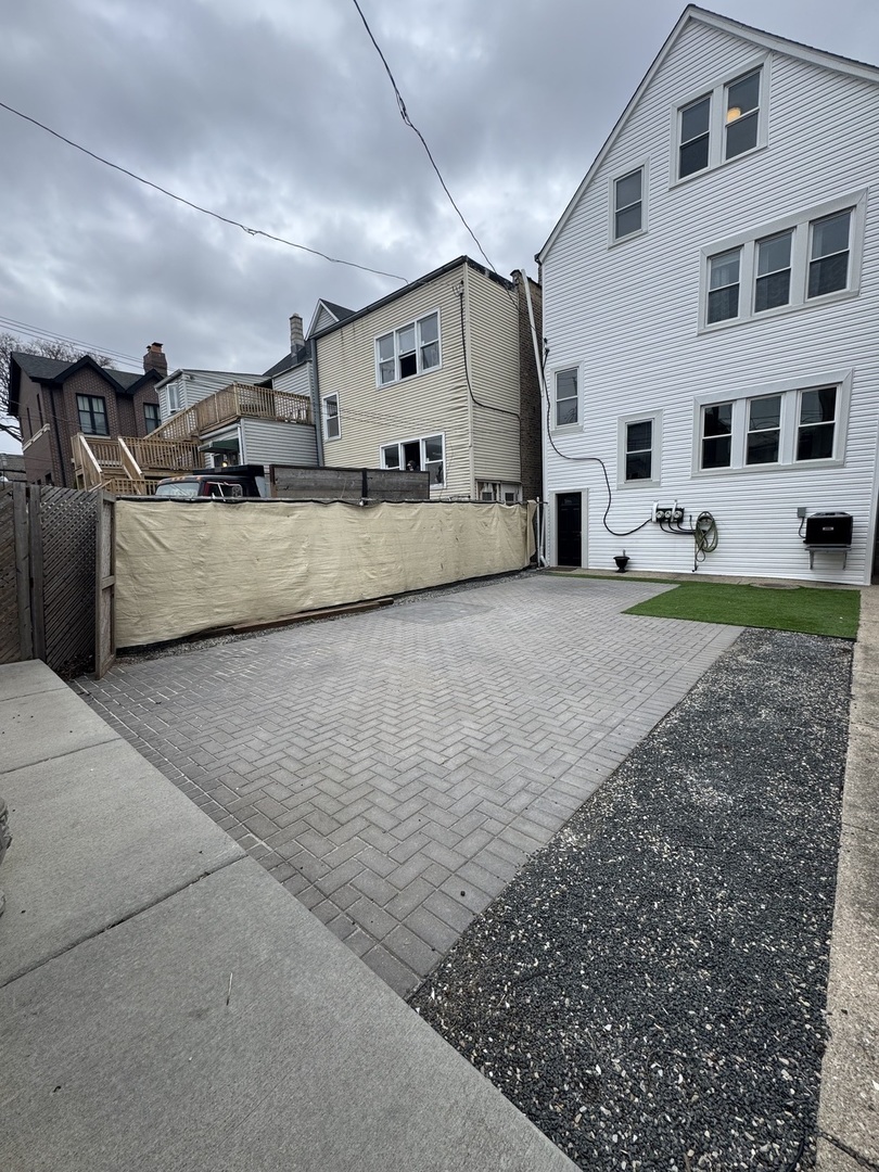 1913 W Cuyler Avenue Unit: 3