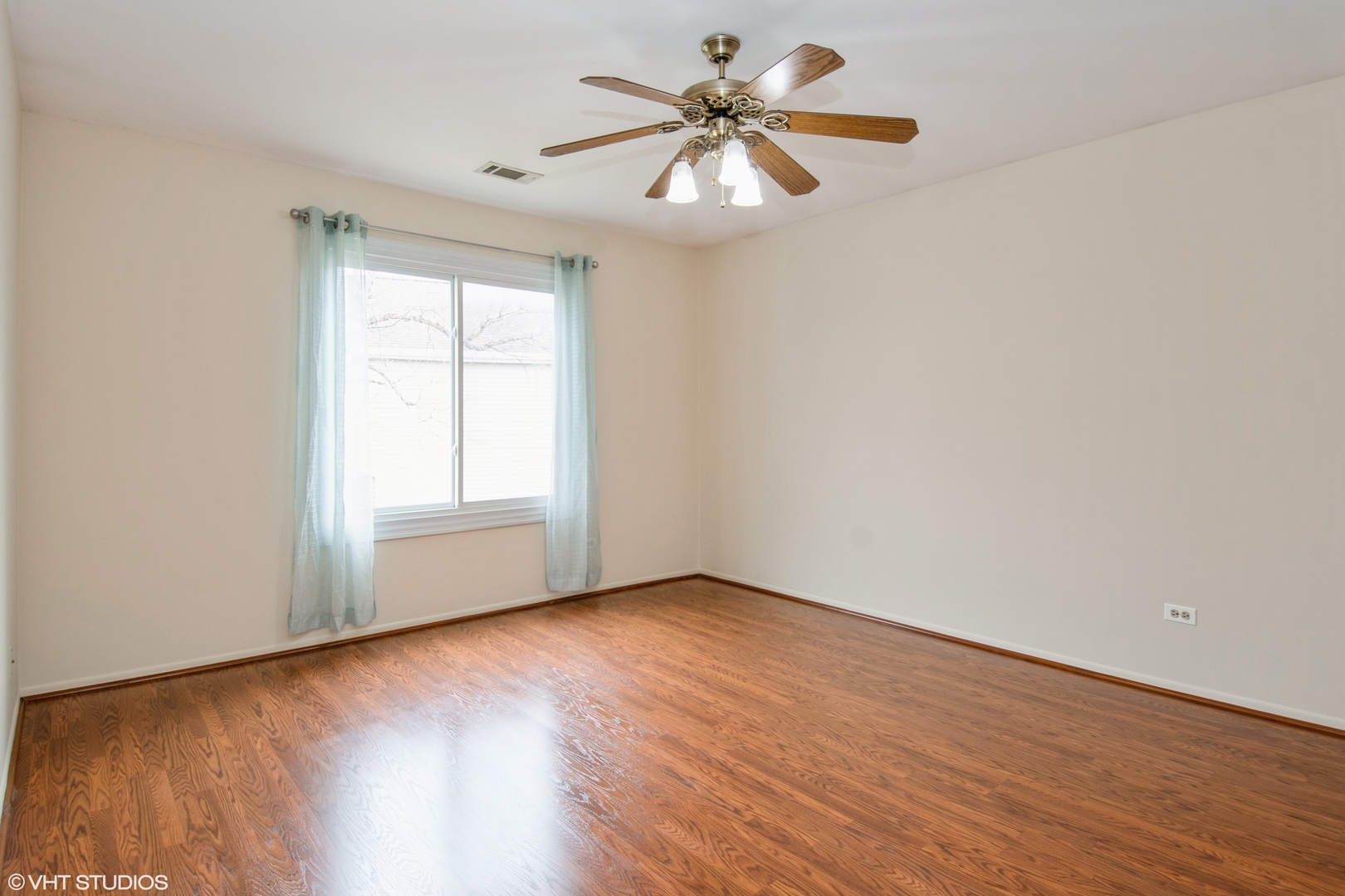 7010 Dover Court Unit: 203