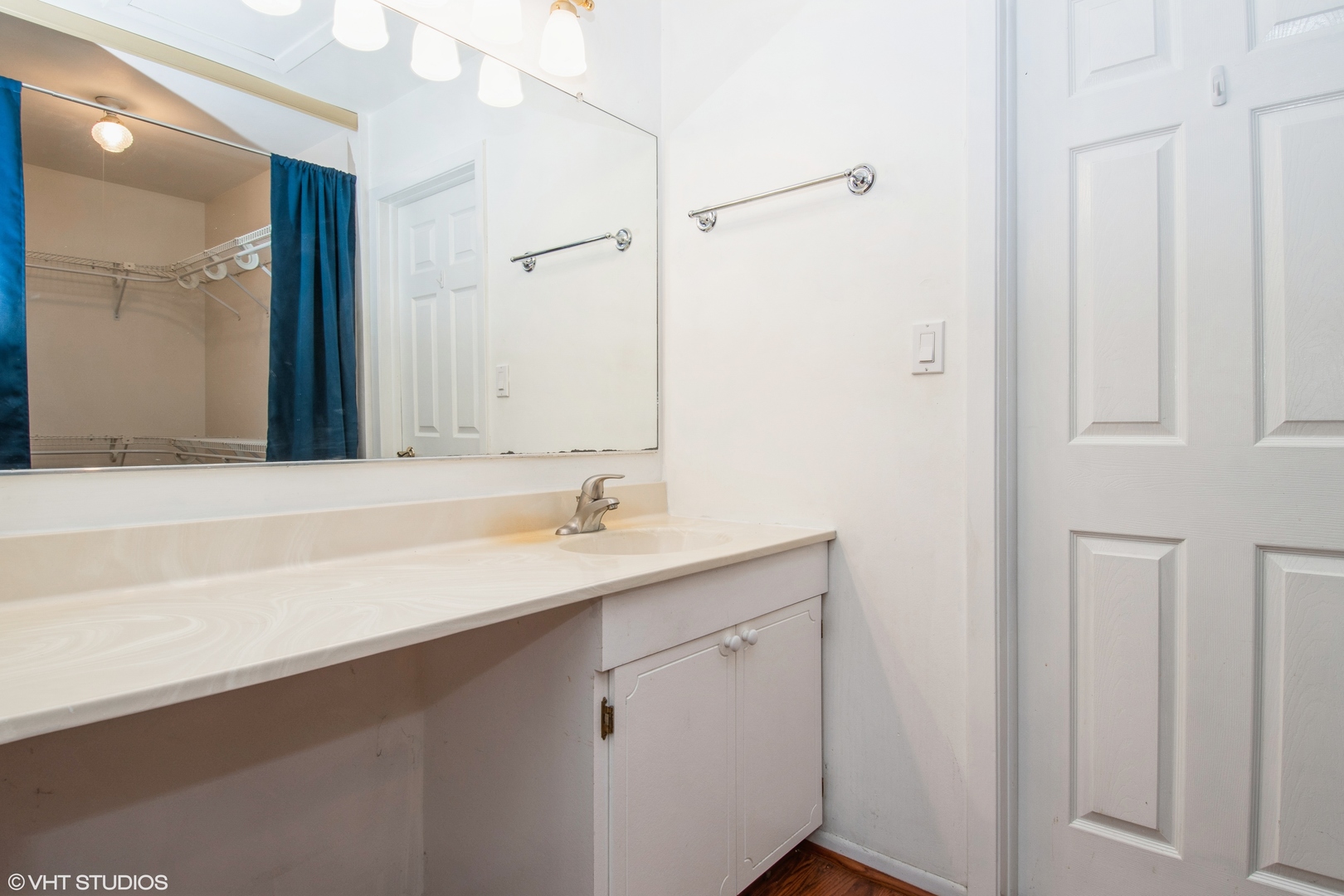 7010 Dover Court Unit: 203