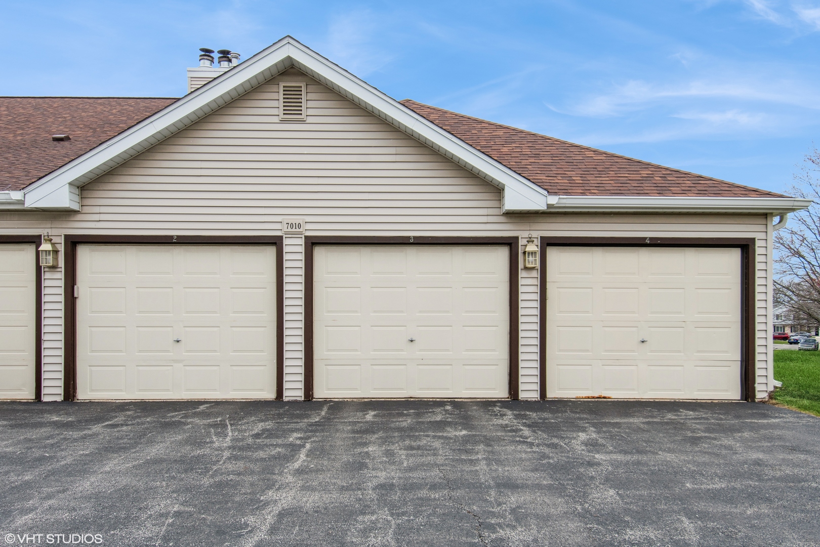 7010 Dover Court Unit: 203