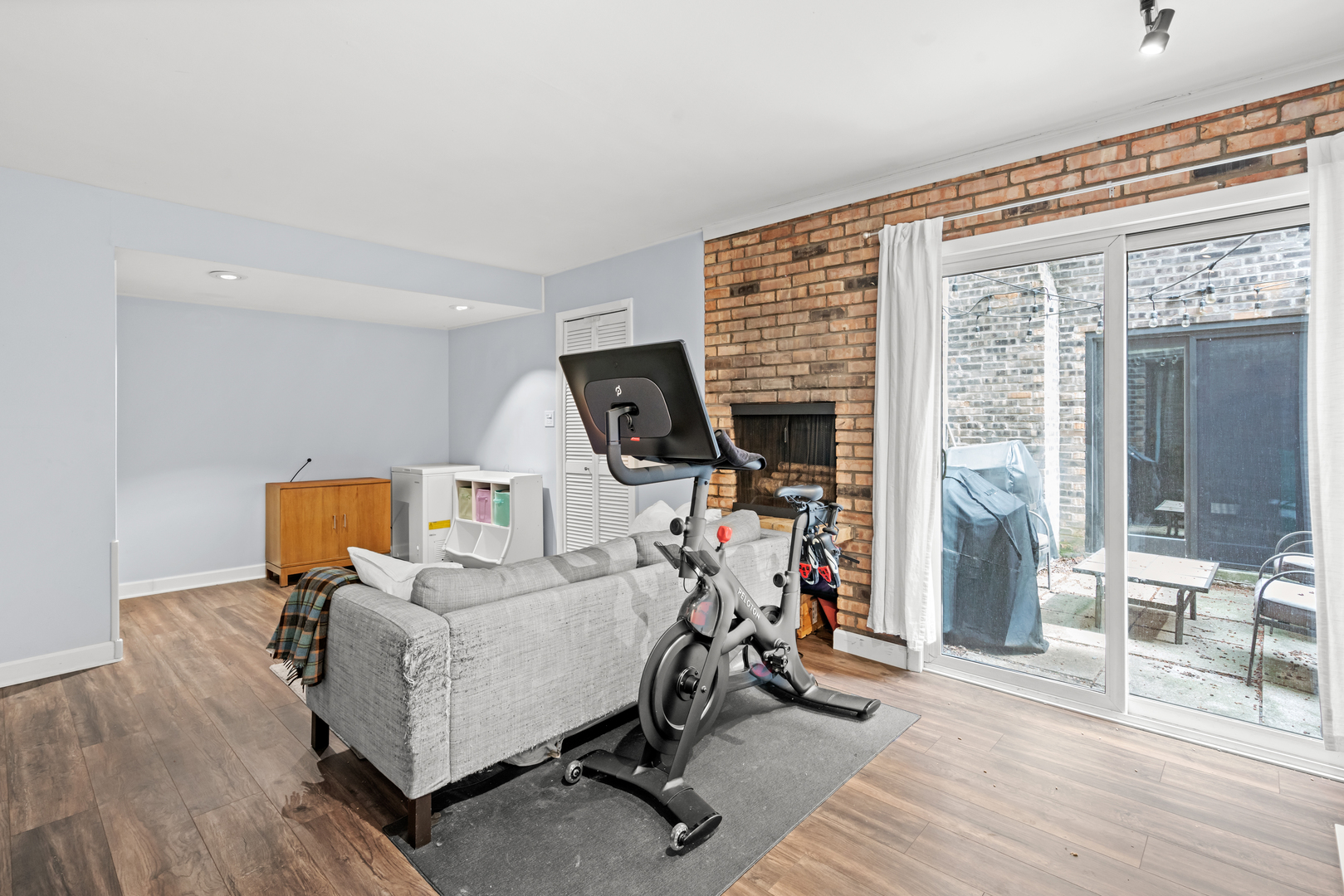 1719 N MOHAWK Street Unit: F