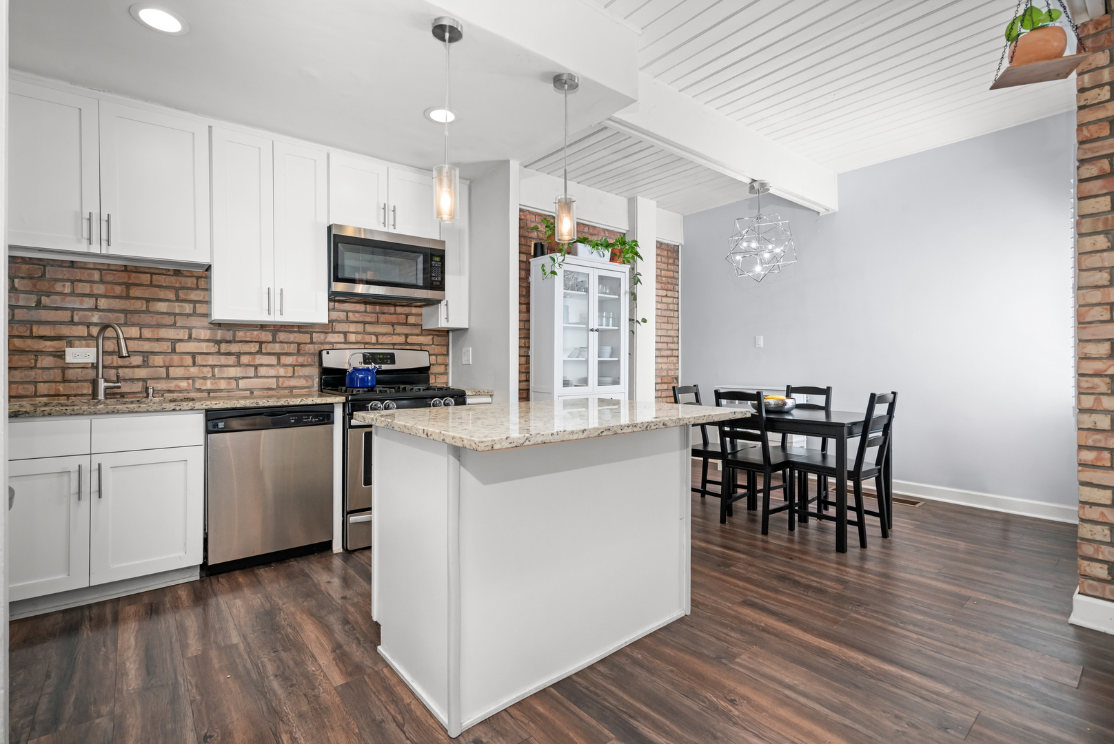 1719 N MOHAWK Street Unit: F