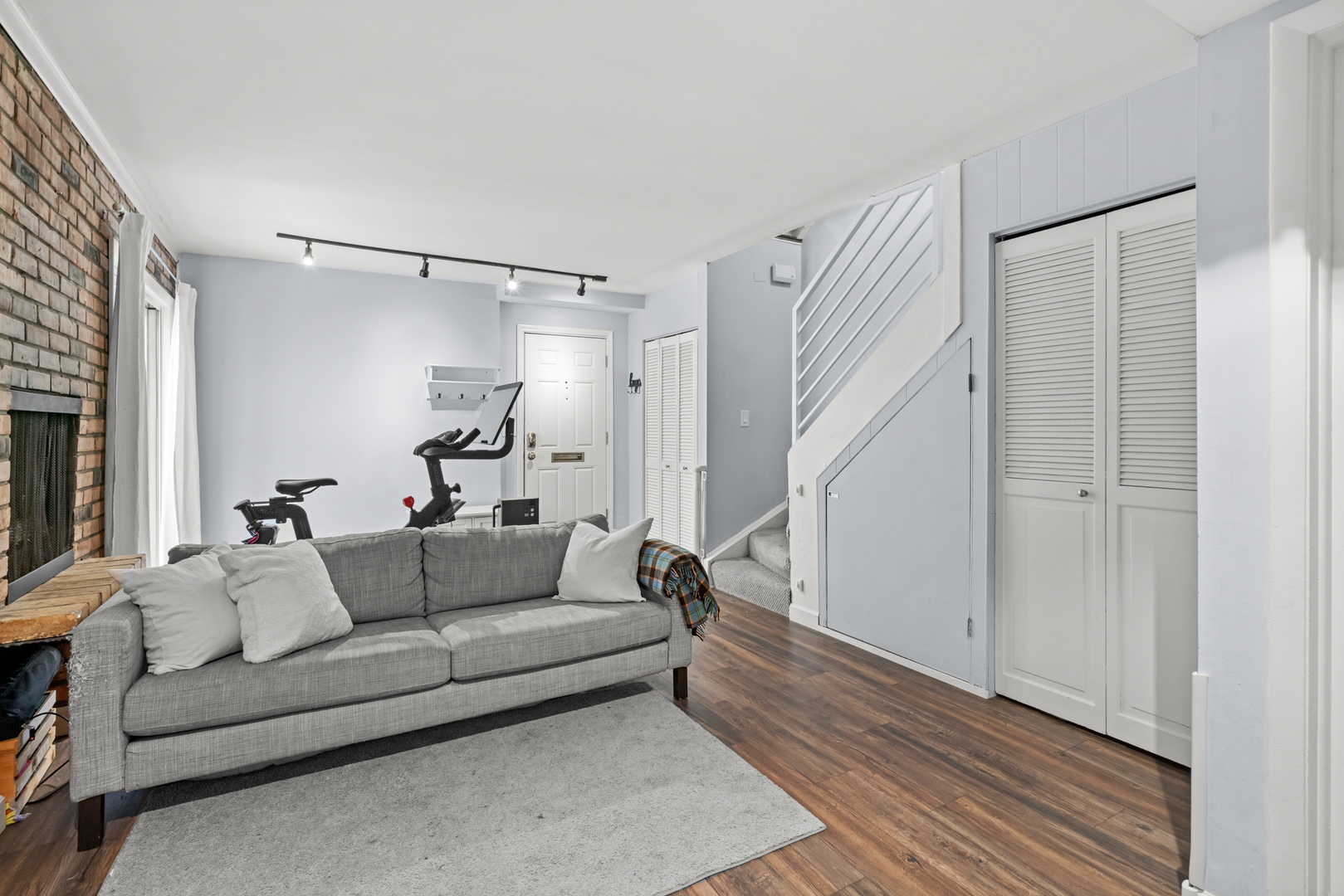 1719 N MOHAWK Street Unit: F