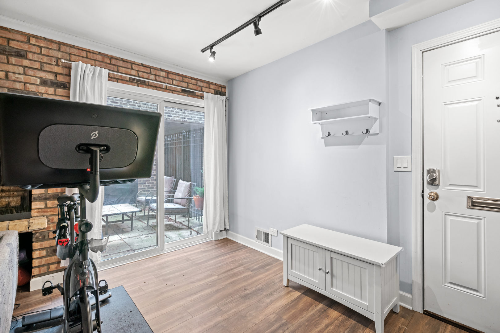 1719 N MOHAWK Street Unit: F