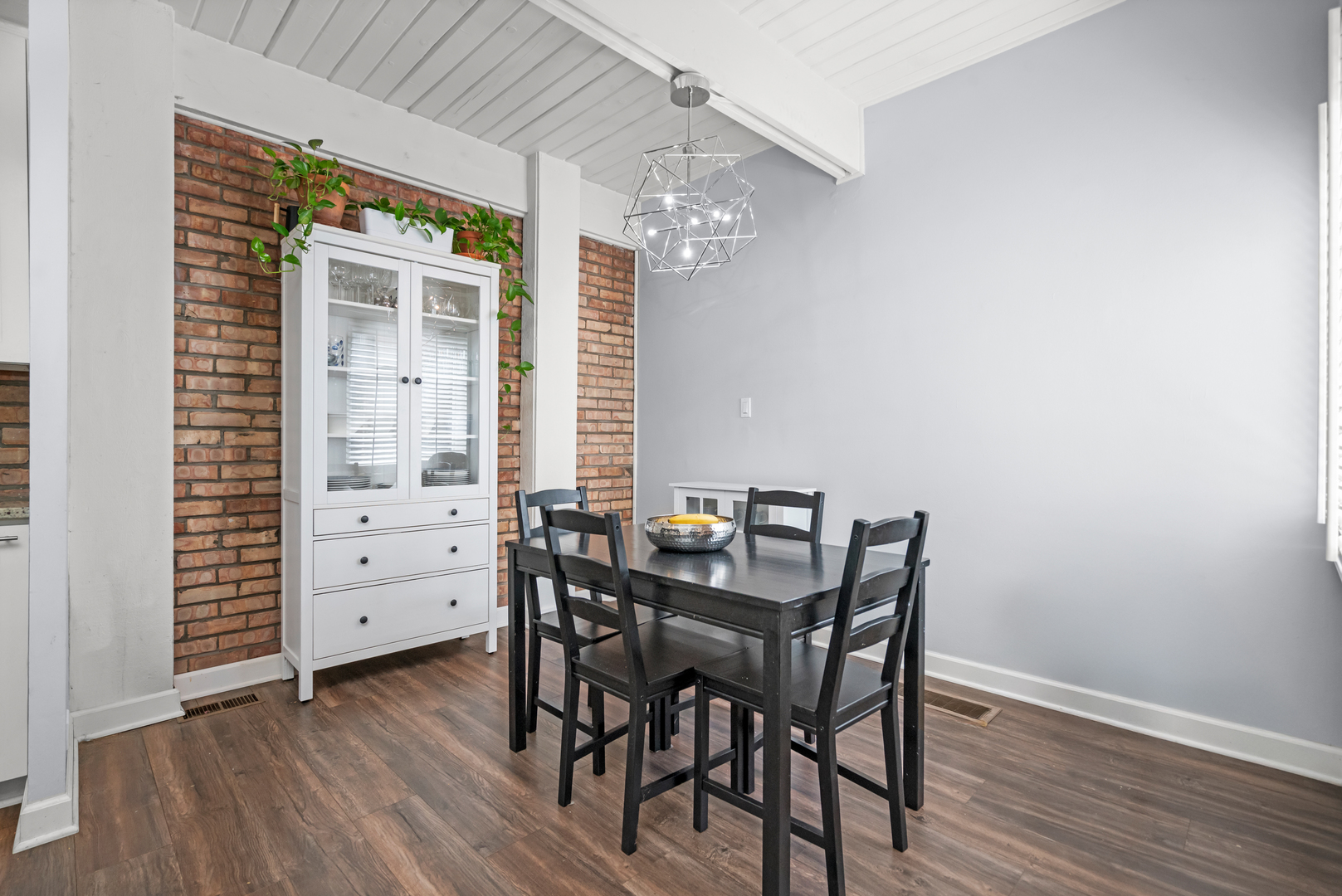 1719 N MOHAWK Street Unit: F