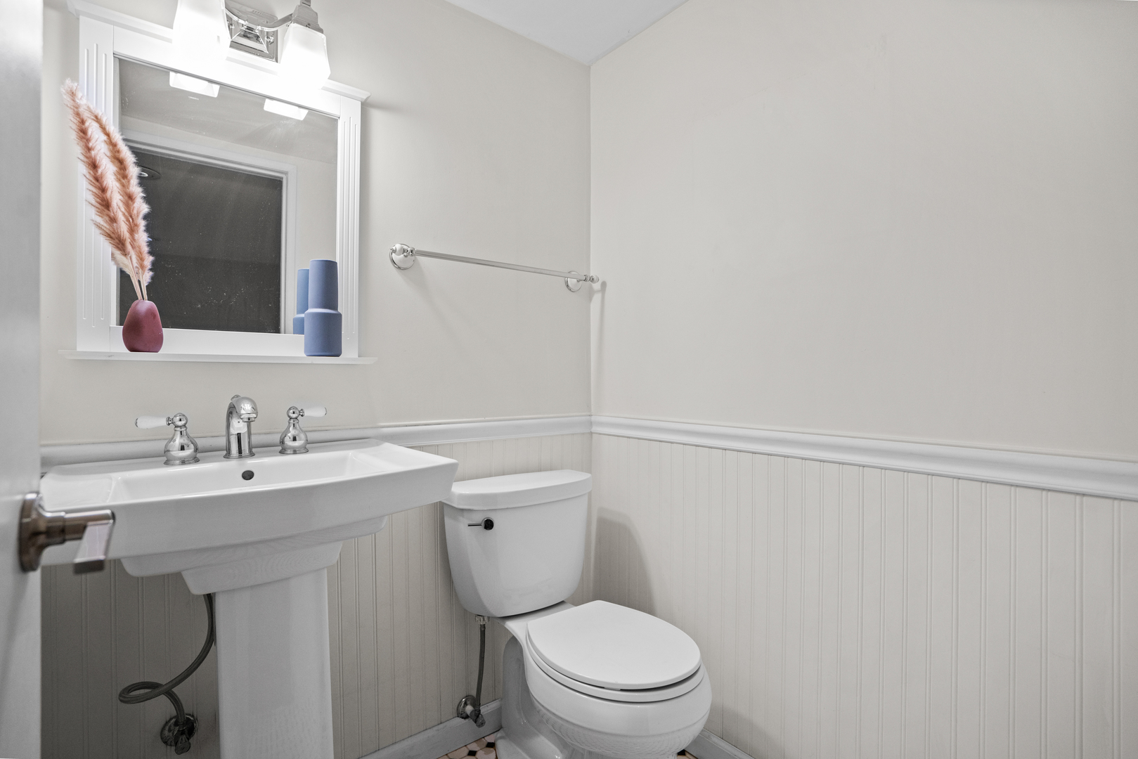 1719 N MOHAWK Street Unit: F