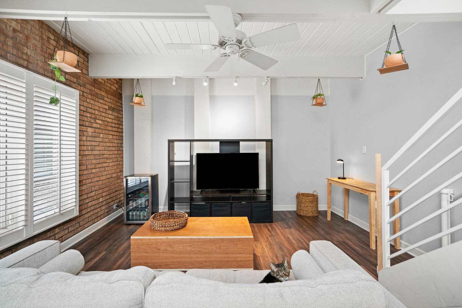 1719 N MOHAWK Street Unit: F