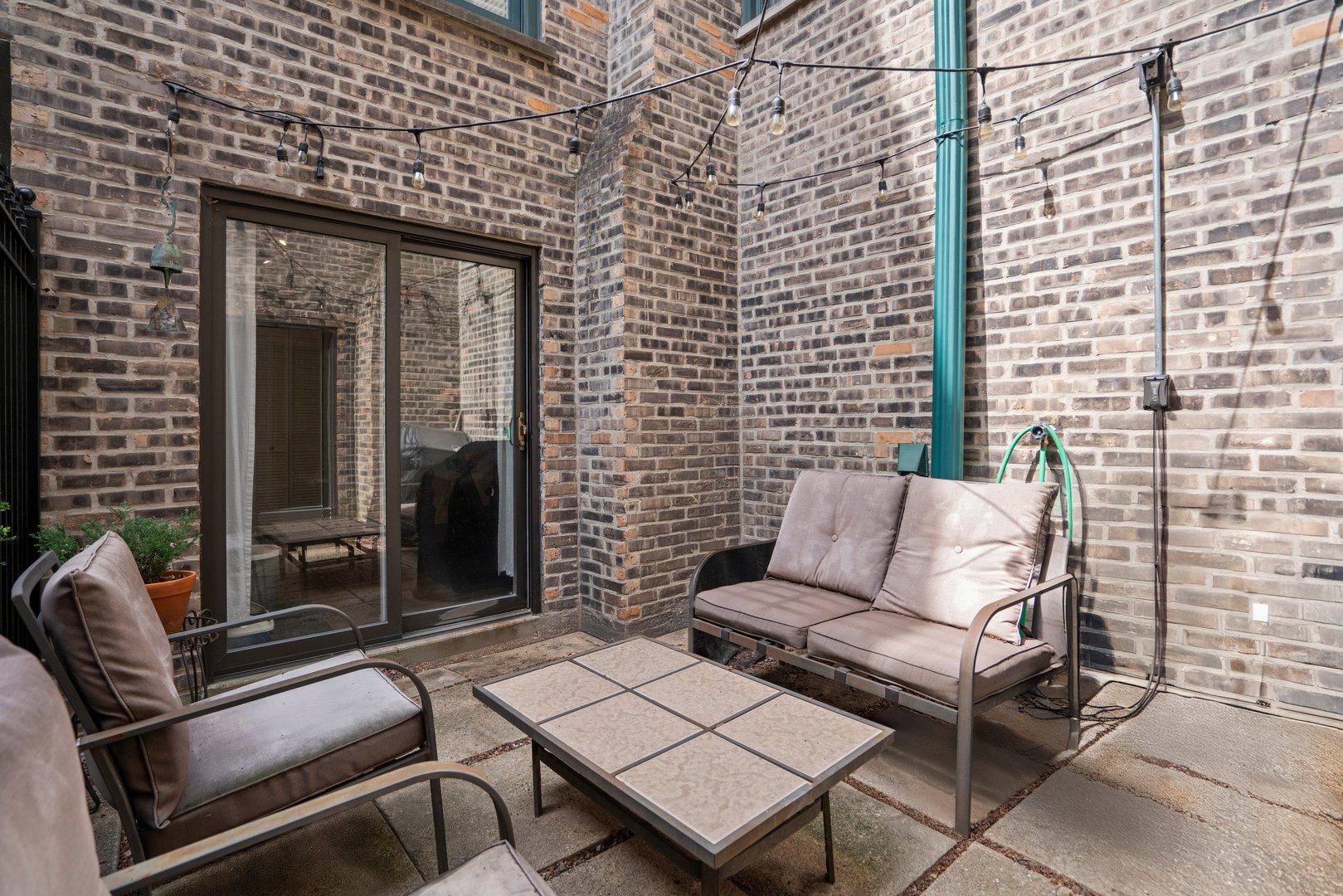 1719 N MOHAWK Street Unit: F