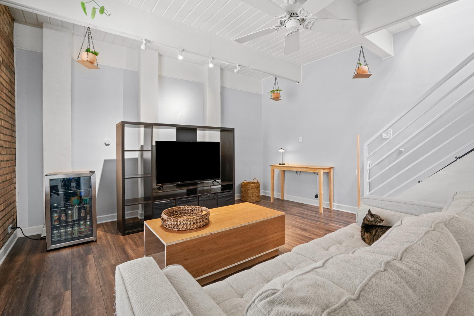 1719 N MOHAWK Street Unit: F