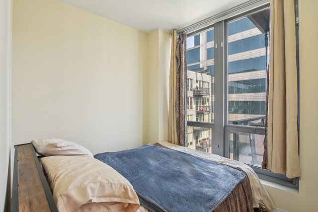 565 W Quincy Street Unit: 1711