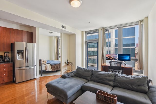 565 W Quincy Street Unit: 1711