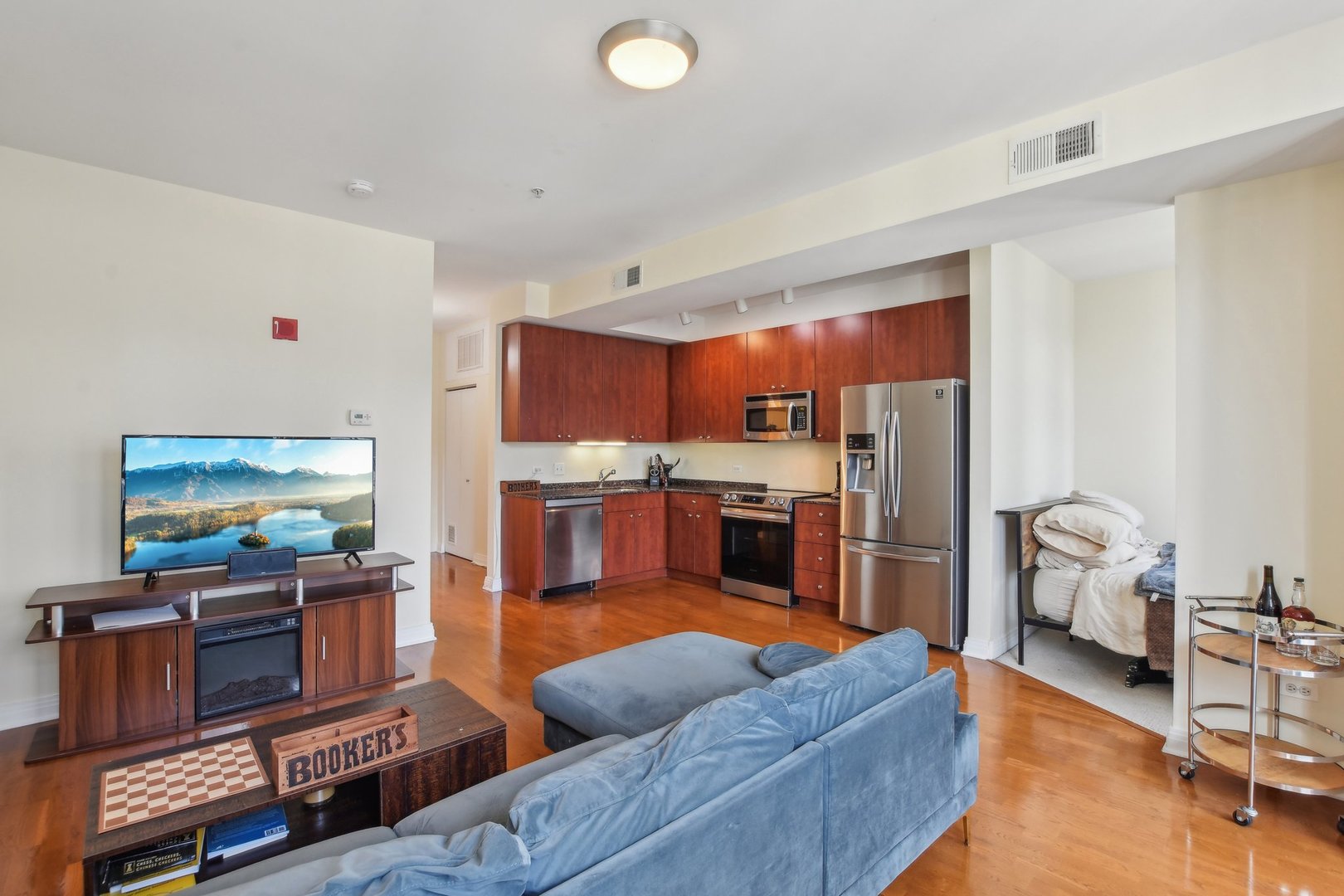 565 W Quincy Street Unit: 1711