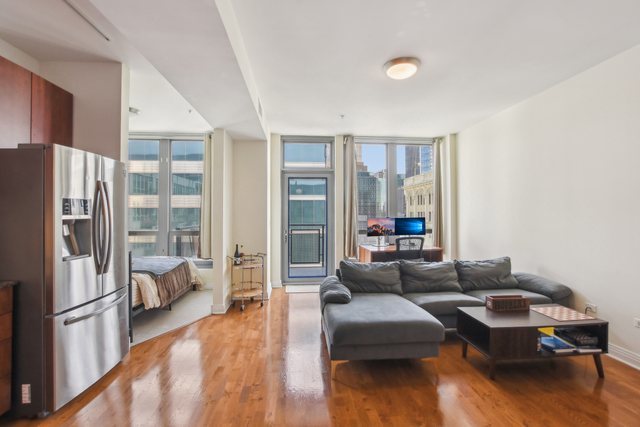 565 W Quincy Street Unit: 1711