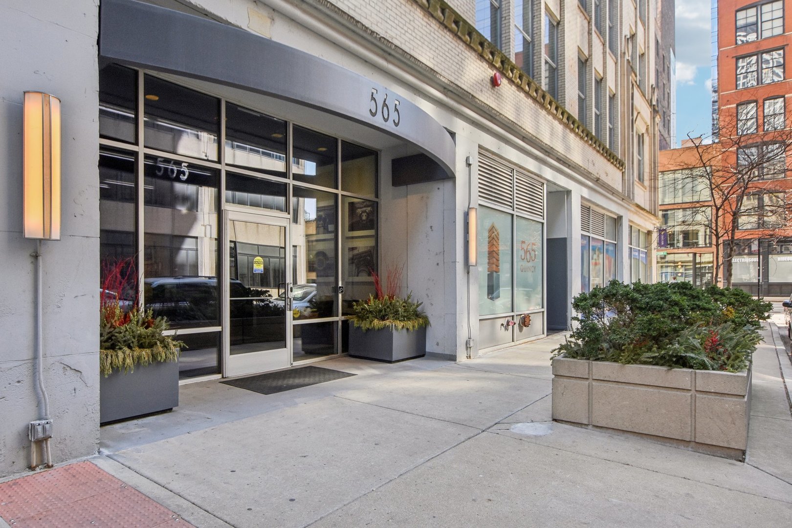 565 W Quincy Street Unit: 1711