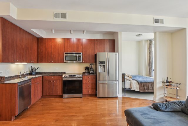 565 W Quincy Street Unit: 1711