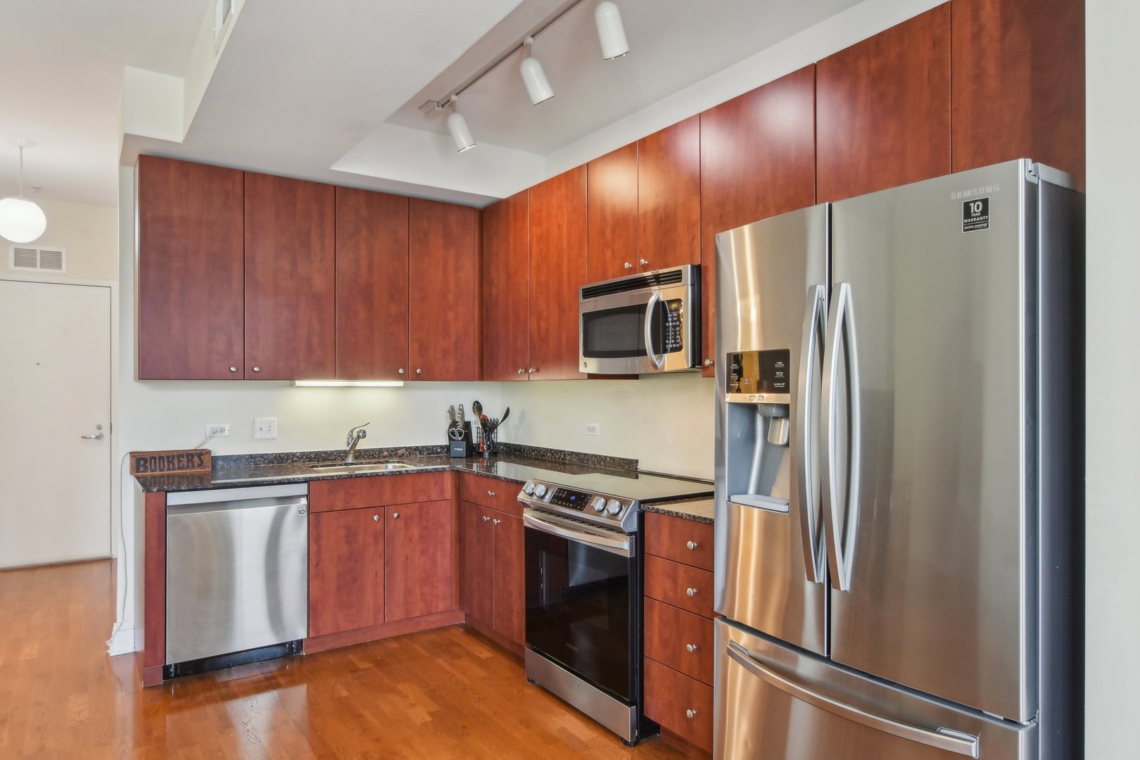 565 W Quincy Street Unit: 1711