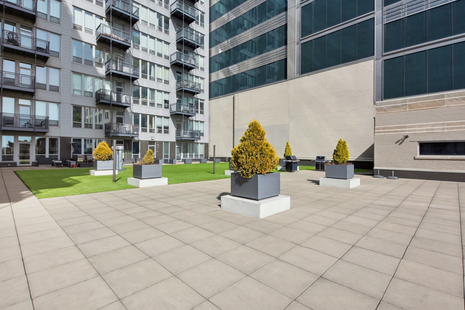 565 W Quincy Street Unit: 1711