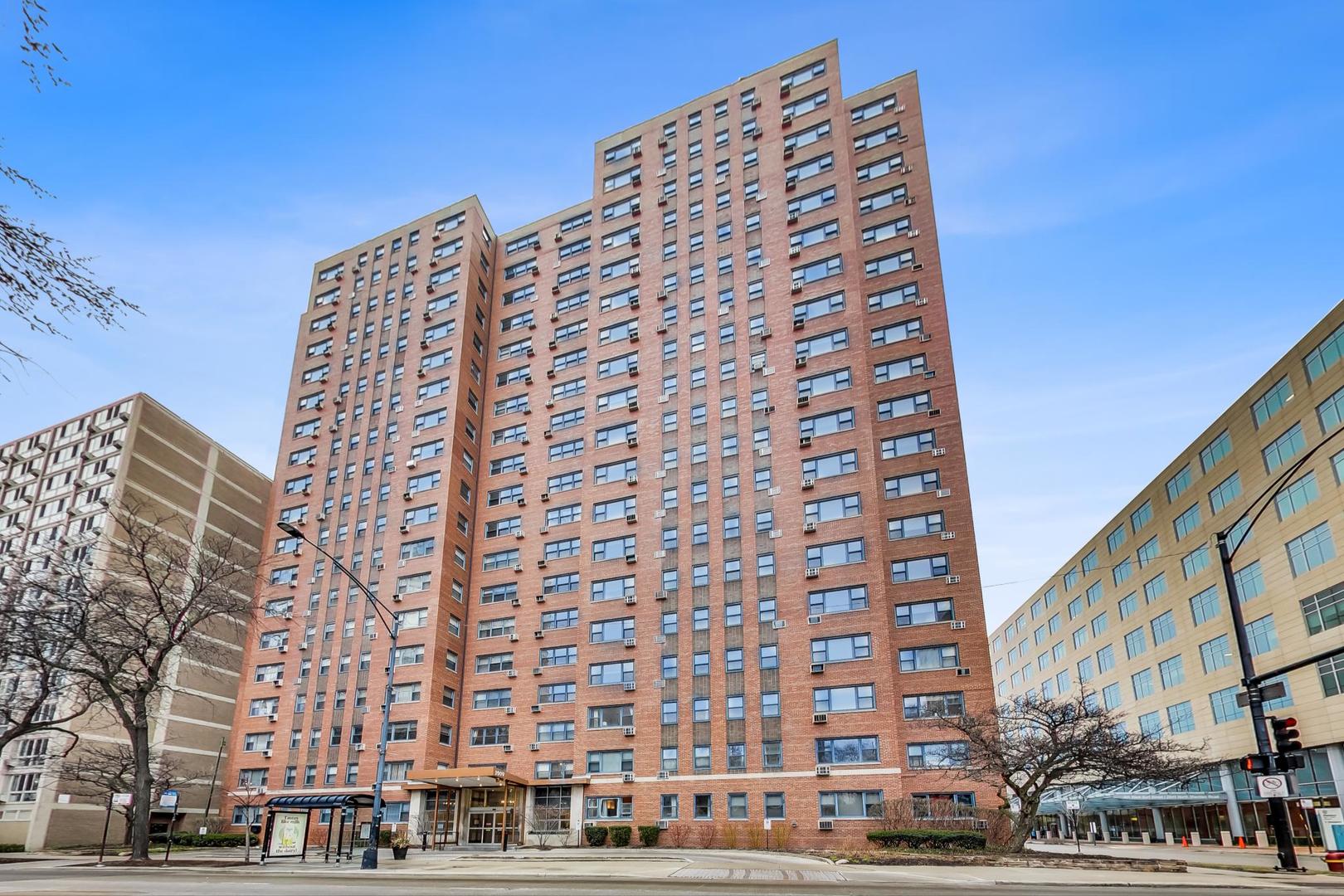 2909 N SHERIDAN Road Unit: 104
