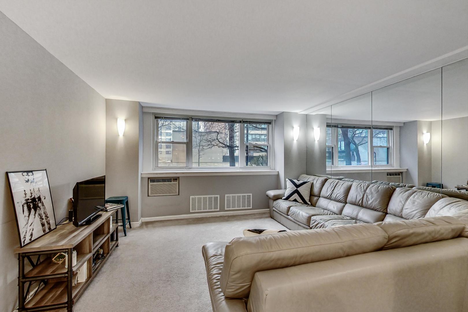 2909 N SHERIDAN Road Unit: 104