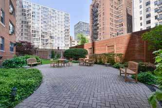 2909 N SHERIDAN Road Unit: 104