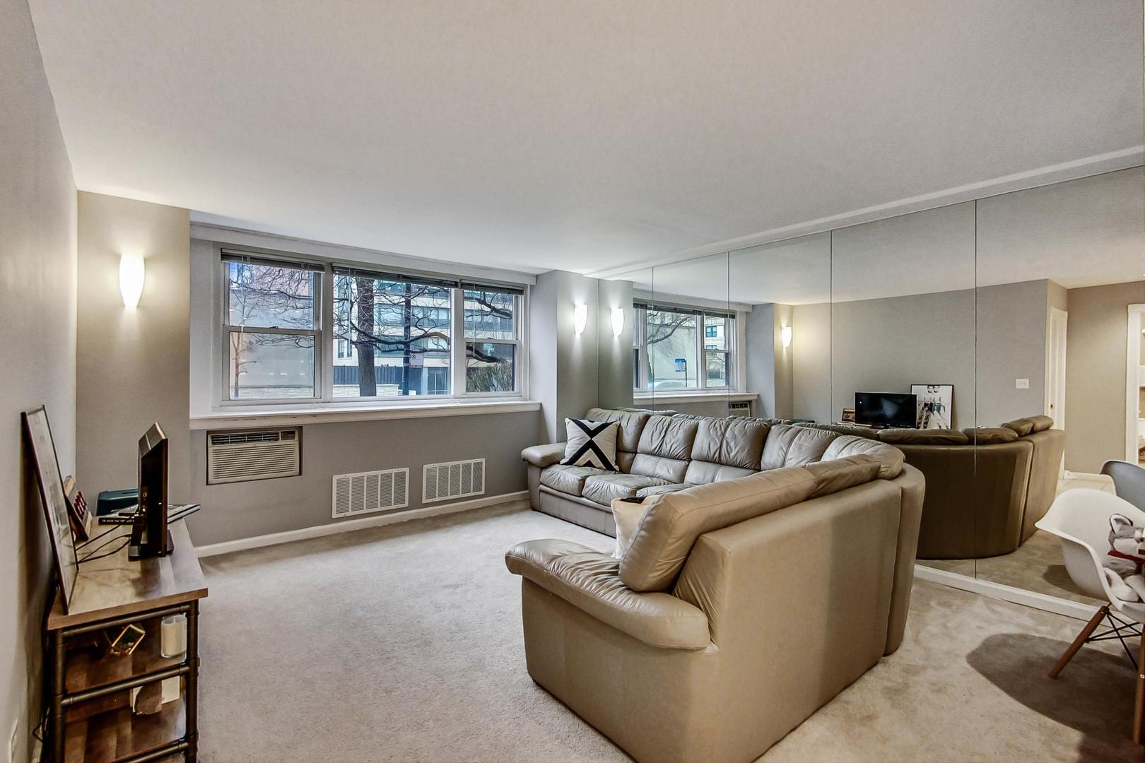 2909 N SHERIDAN Road Unit: 104