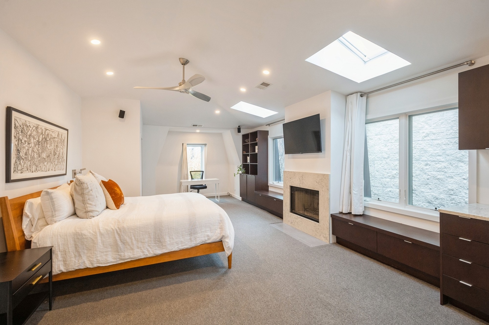 1643 W Julian Street