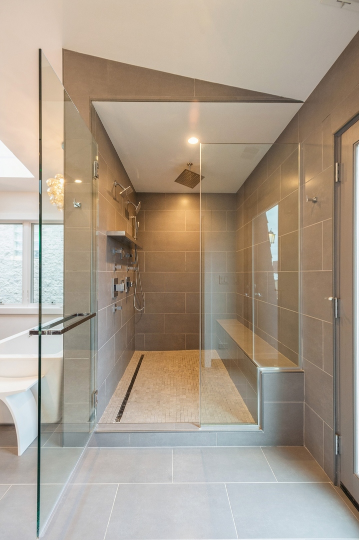 1643 W Julian Street