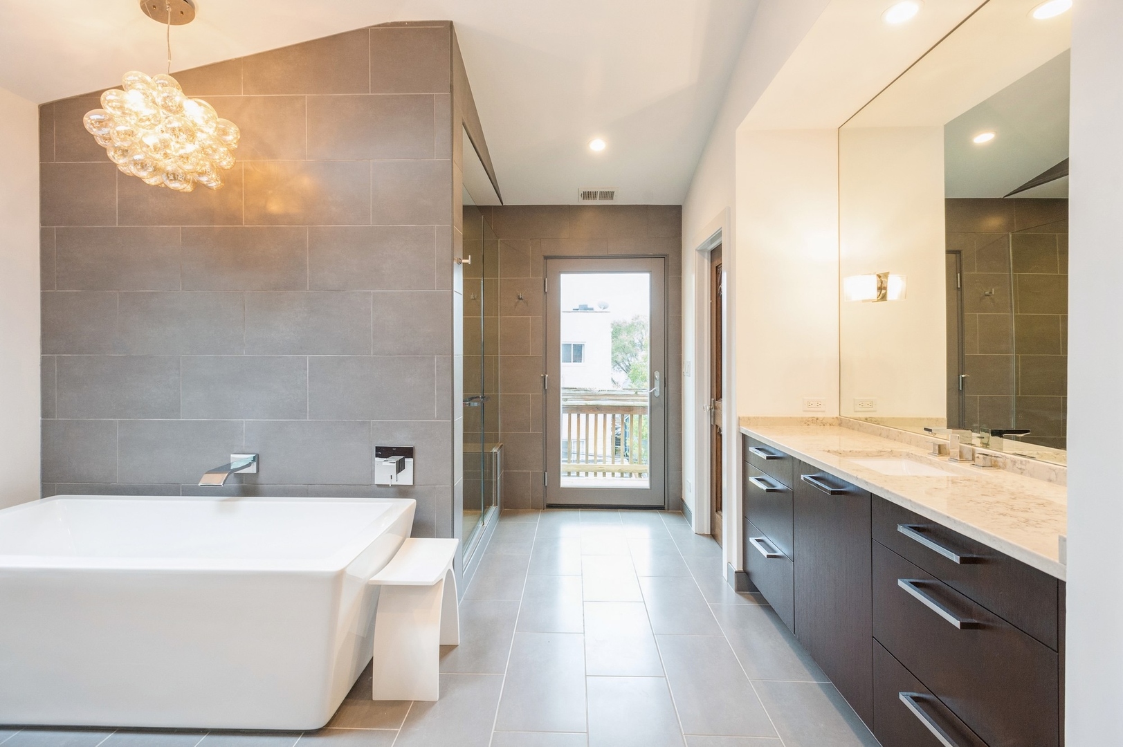 1643 W Julian Street