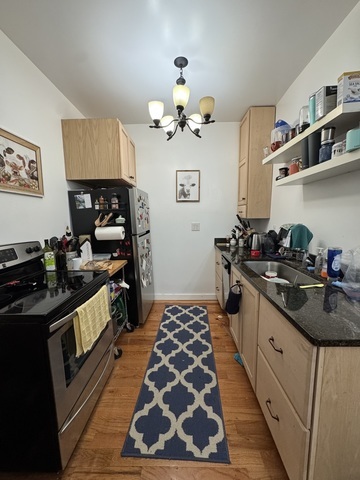 2425 N Clybourn Avenue Unit: 2M