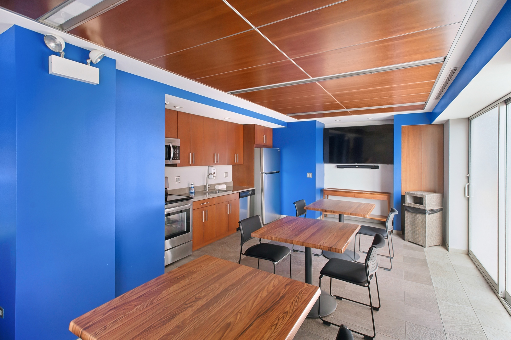 777 N Michigan Avenue Unit: 3701