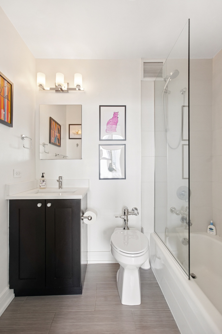 777 N Michigan Avenue Unit: 3701