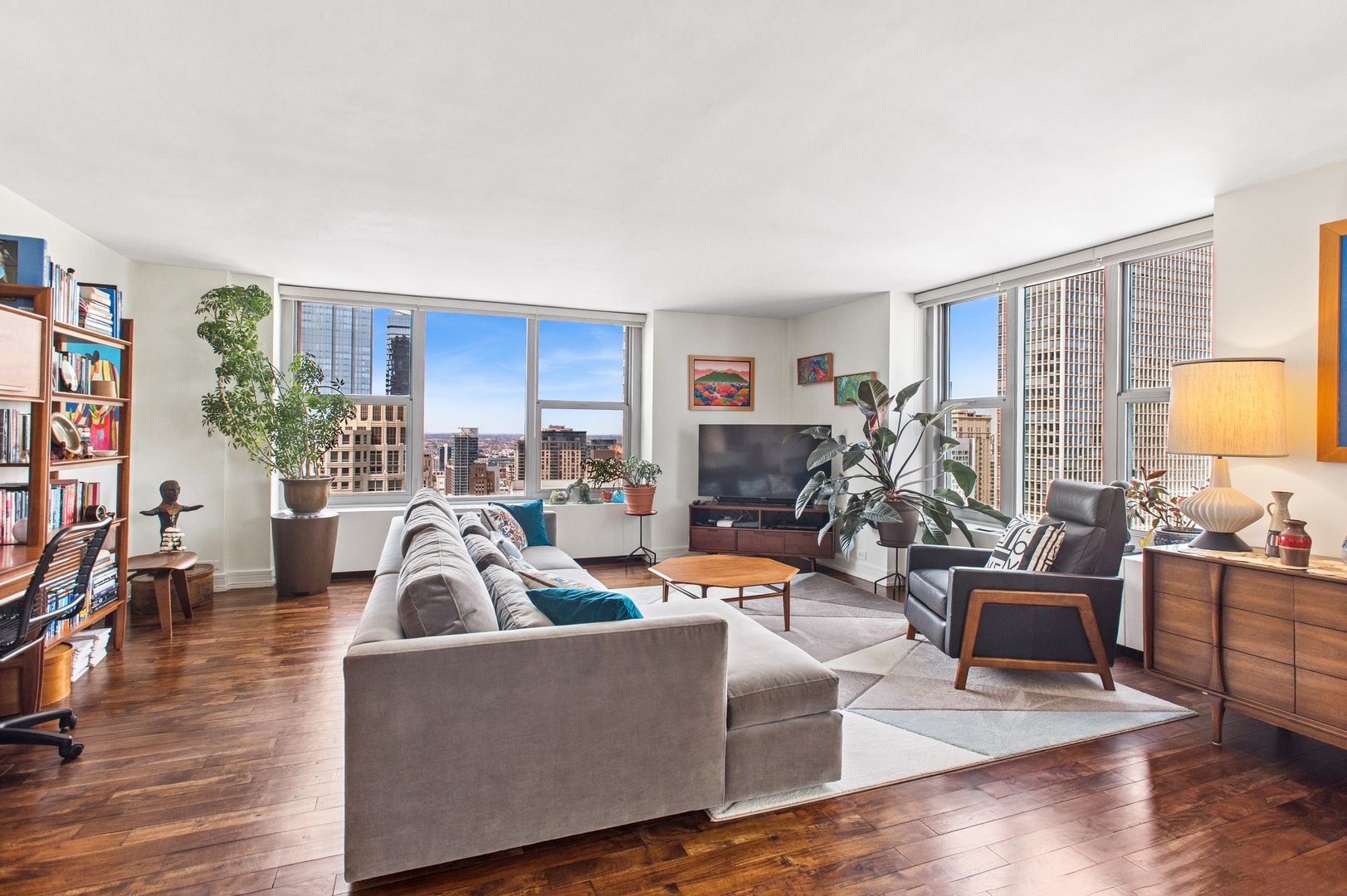 777 N Michigan Avenue Unit: 3701