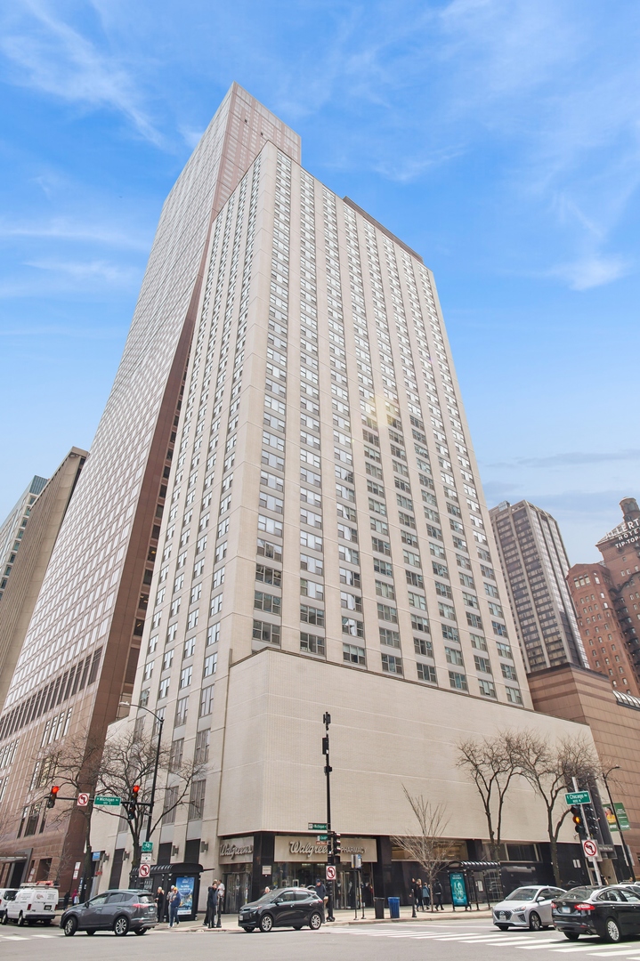 777 N Michigan Avenue Unit: 3701