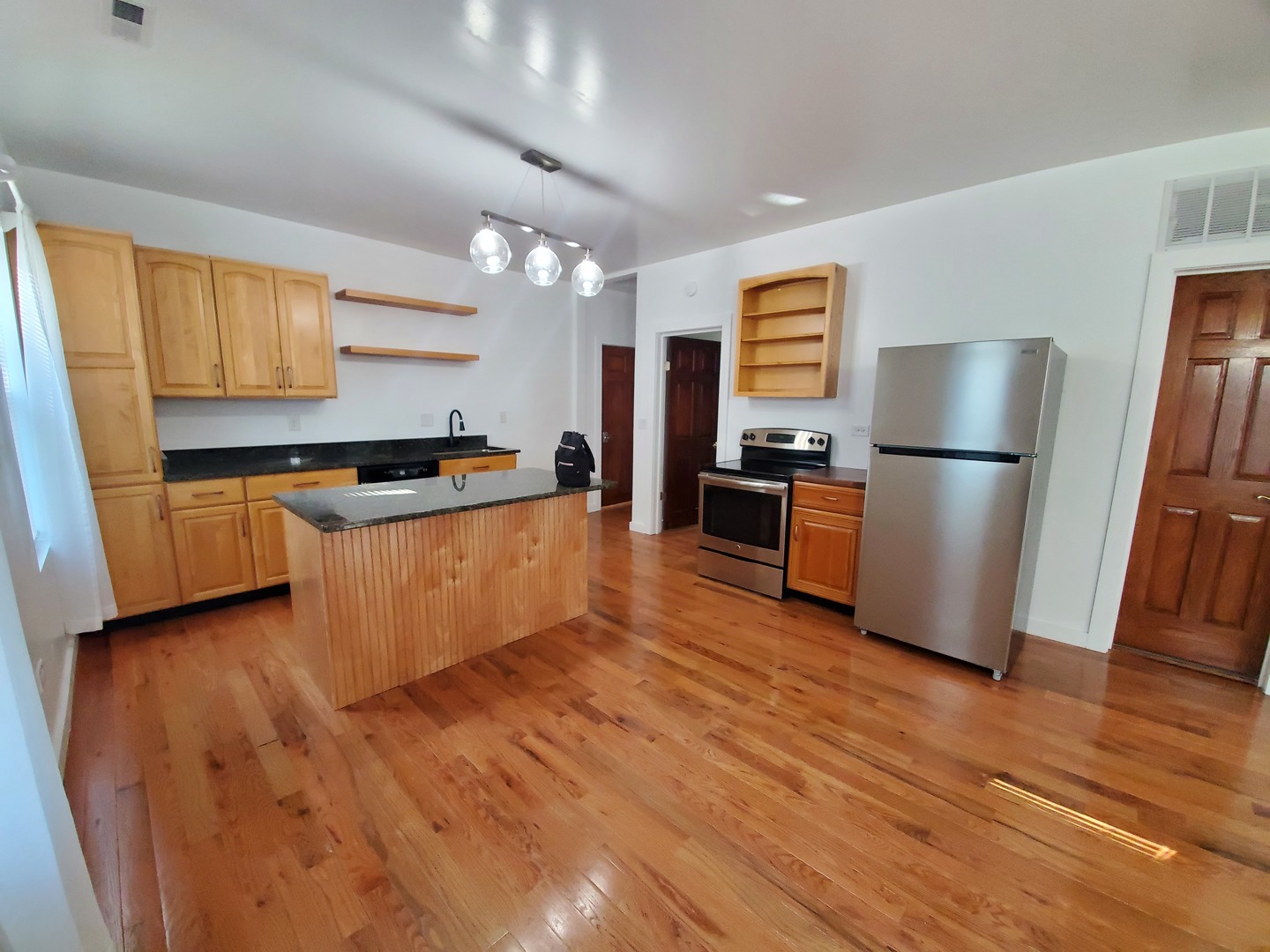 2425 N CLYBOURN Avenue Unit: 2REAR