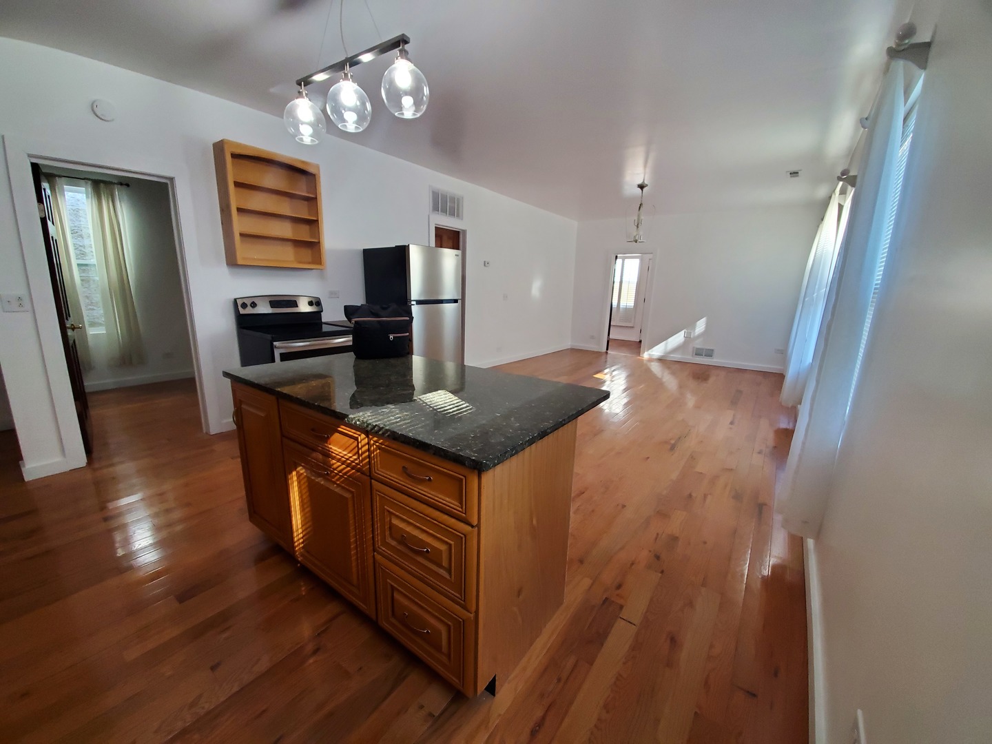 2425 N CLYBOURN Avenue Unit: 2REAR