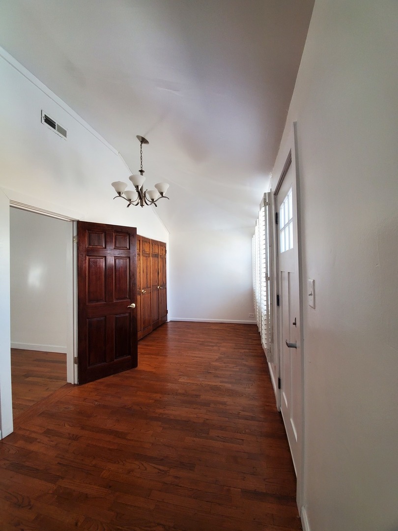 2425 N CLYBOURN Avenue Unit: 2REAR