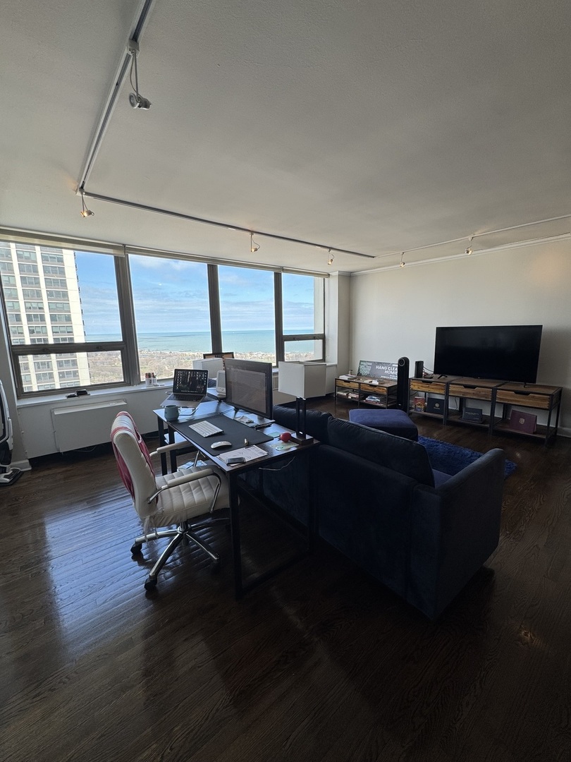 1460 N Sandburg Terrace Unit: 2810