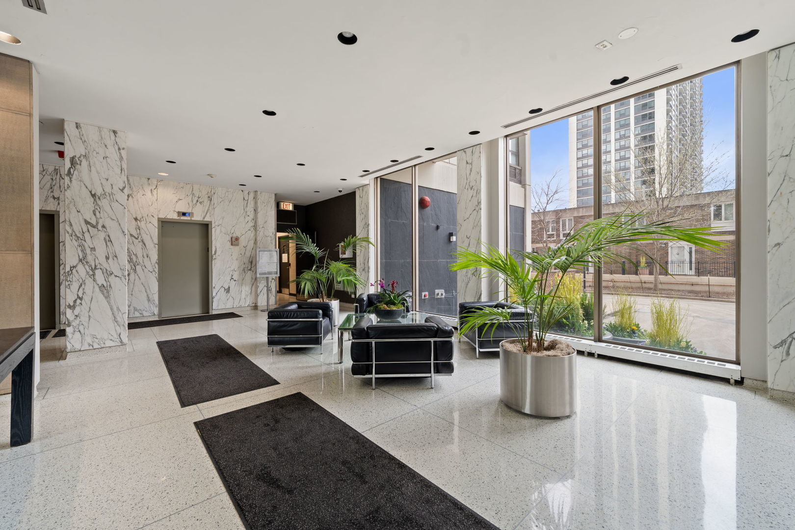 1460 N Sandburg Terrace Unit: 2810