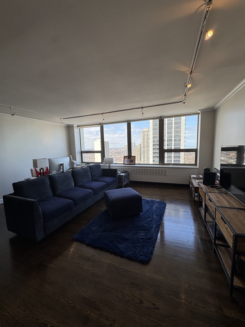 1460 N Sandburg Terrace Unit: 2810