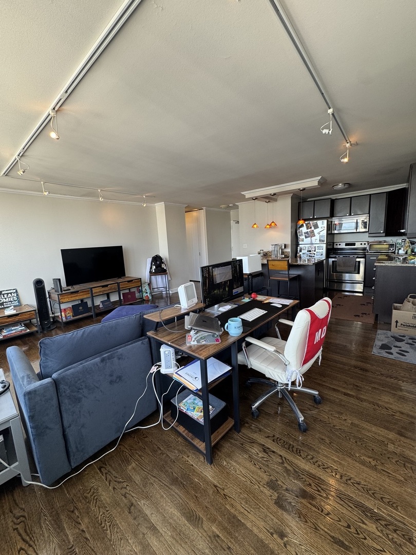 1460 N Sandburg Terrace Unit: 2810