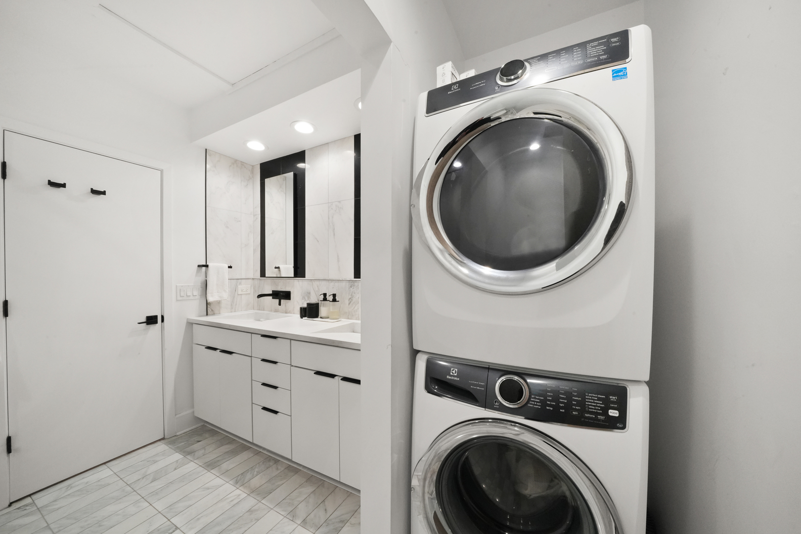 720 S Dearborn Street Unit: 1105