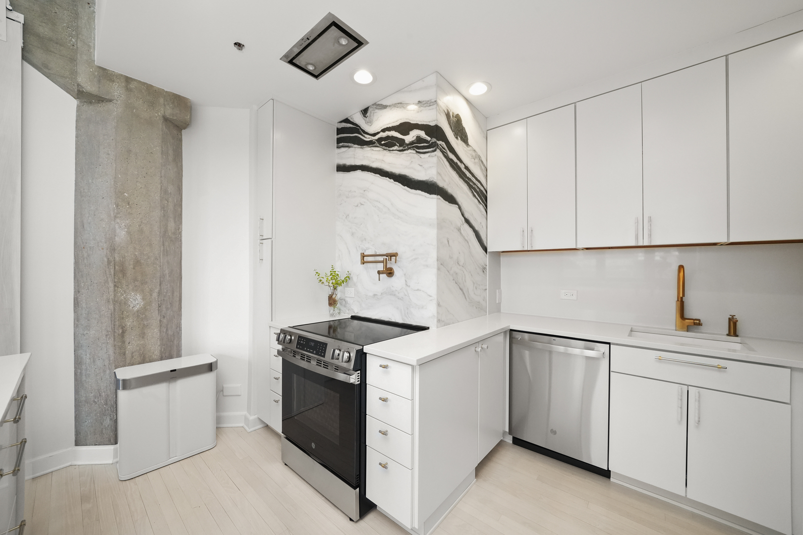 720 S Dearborn Street Unit: 1105