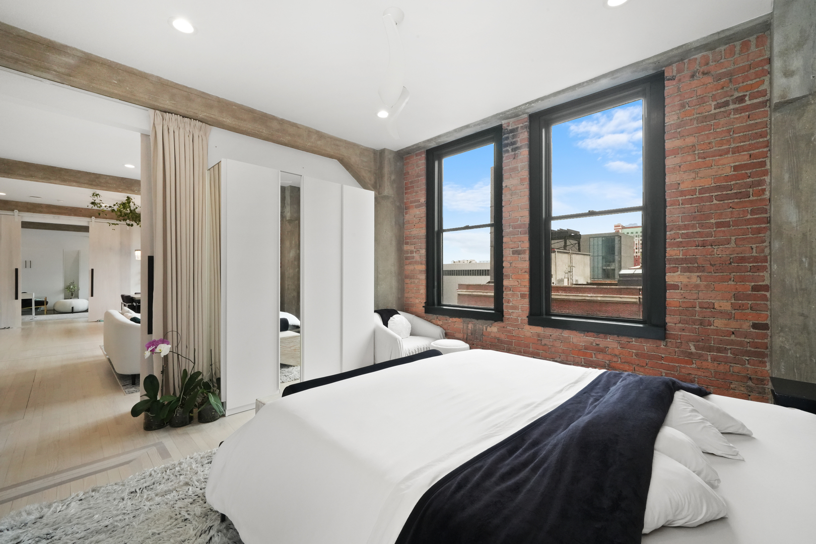 720 S Dearborn Street Unit: 1105